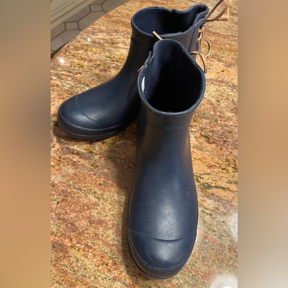 SPERRY Size 8 Waterproof Rubber Bbots - NAVY